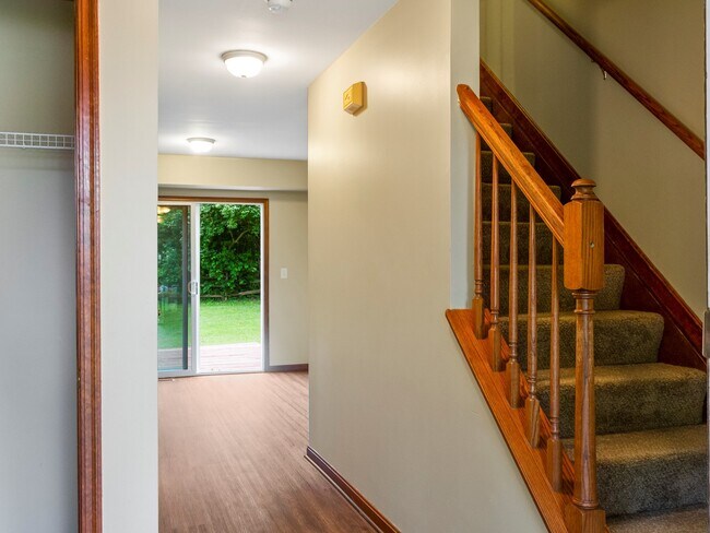 Building Photo - 3004 Wolf Creek Way