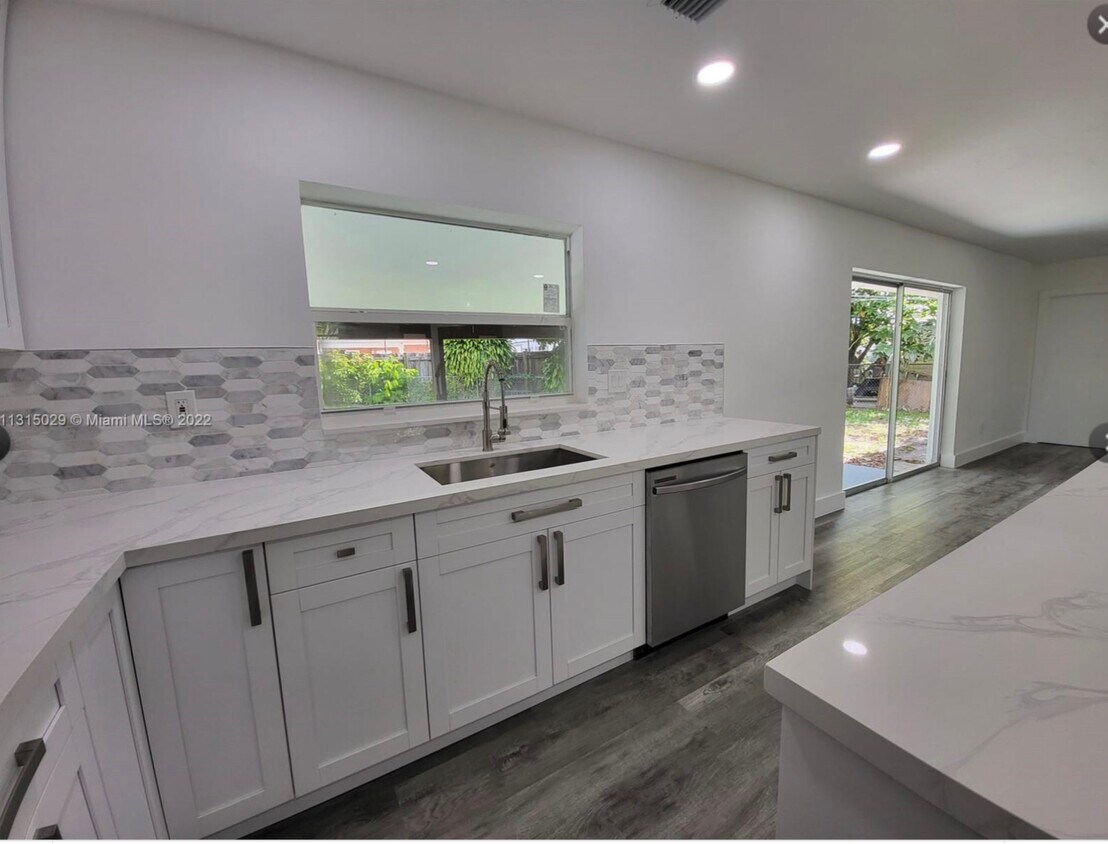 Foto del edificio - 16541 SW 102nd Ct