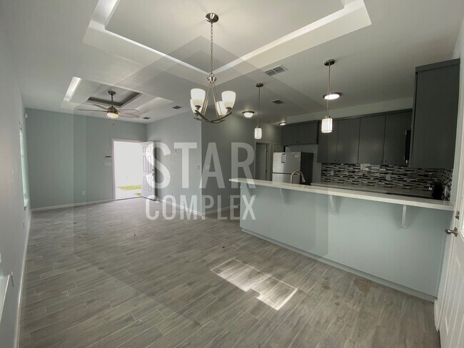 Building Photo - 4725 Mulberry Ave