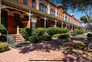 Building Photo - 924 A Ave