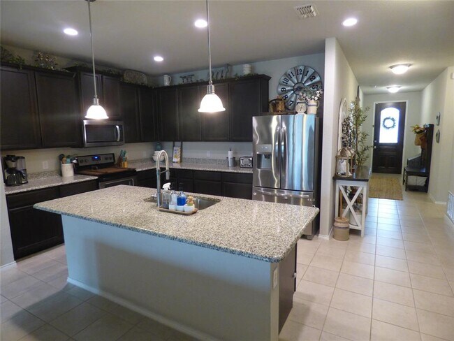 Foto del edificio - 7416 Boat Wind Rd