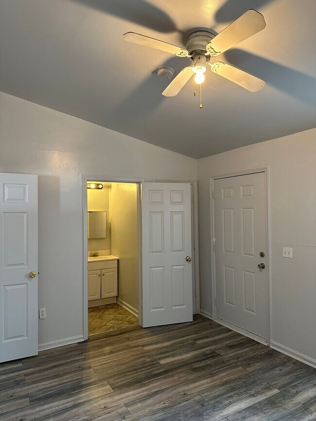 Foto del edificio - Spacious Duplex!