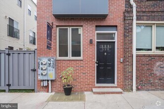 Building Photo - 528 S 13th St