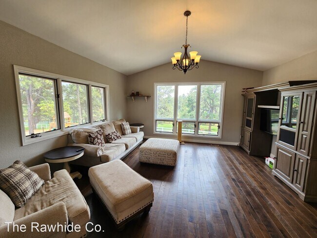 Building Photo - 5 br, 3 bath House - 8590 Kirk Drive