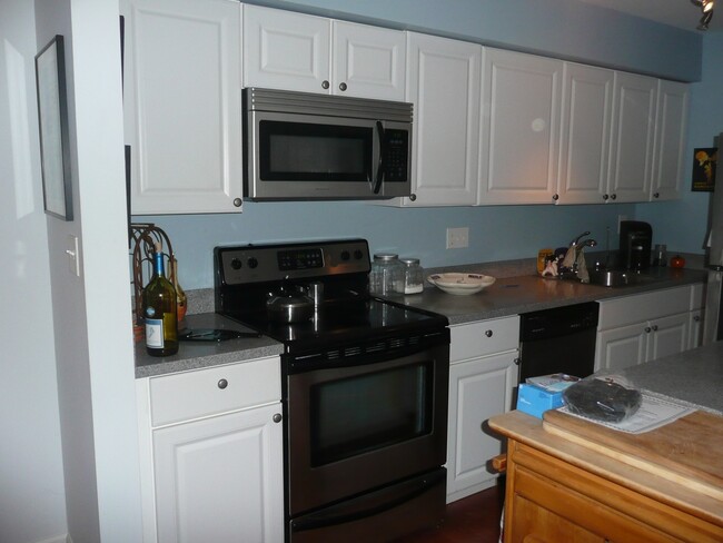 Building Photo - 970 Chatham Park Dr