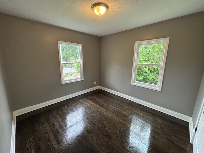 Building Photo - Ranch Style Home in Gary!