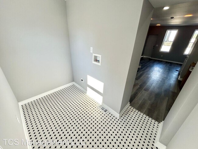 Foto del edificio - 2 br, 1 bath House - 2436 East Madison Street