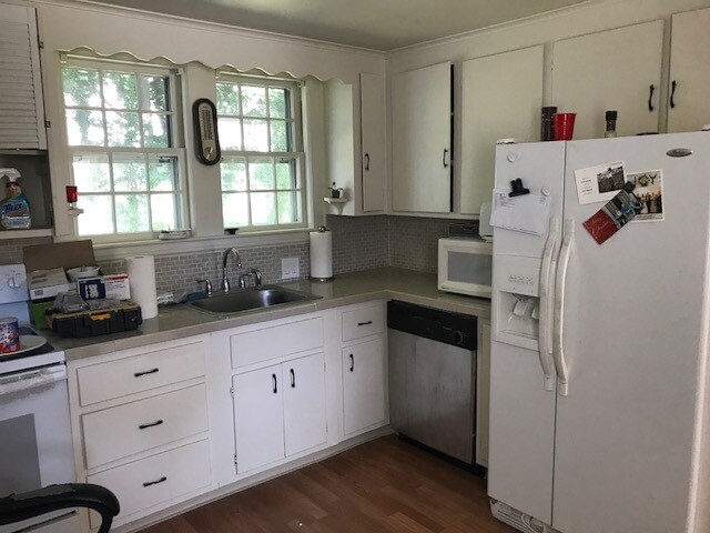 Kitchen - 65 Fuller Ter