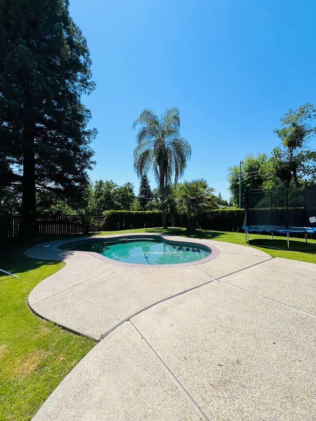 Foto del edificio - 3485 W Spruce Ave