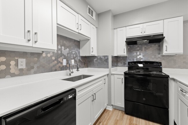 Building Photo - The Sidney