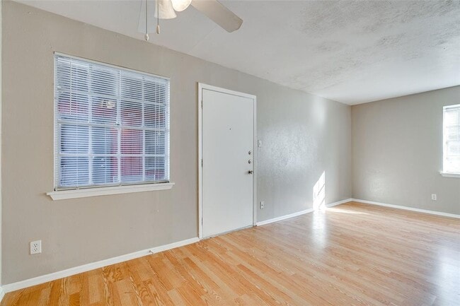 Foto del edificio - 307 E 31st St