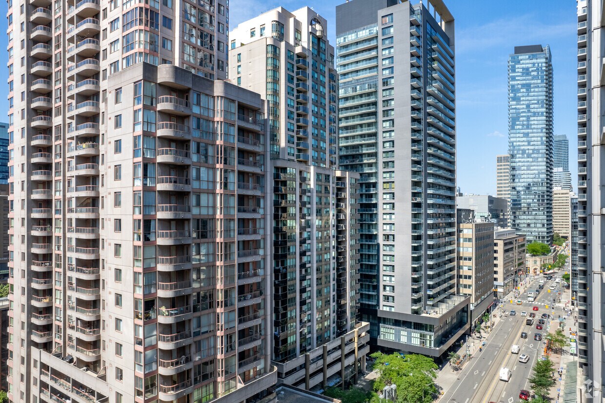 The Penrose Apartments 750 Bay St Toronto, ON