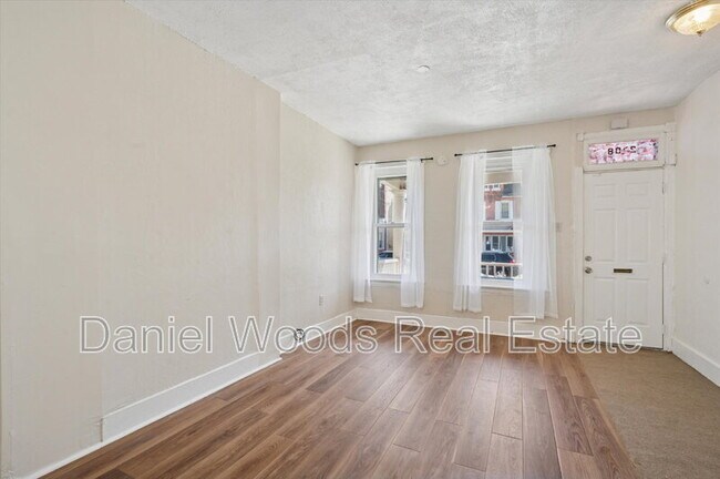 Foto del edificio - 2708 W 7th St