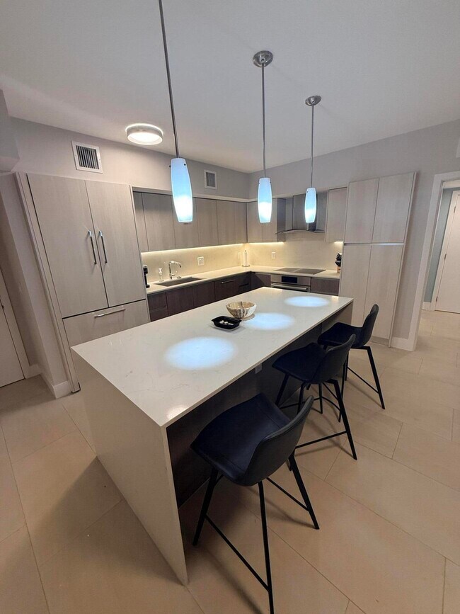 Building Photo - 111 SE 1st Ave