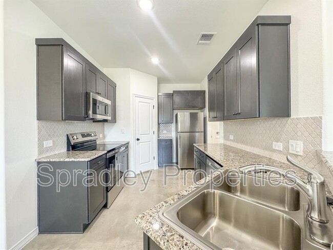Building Photo - 201 Juniper Dr