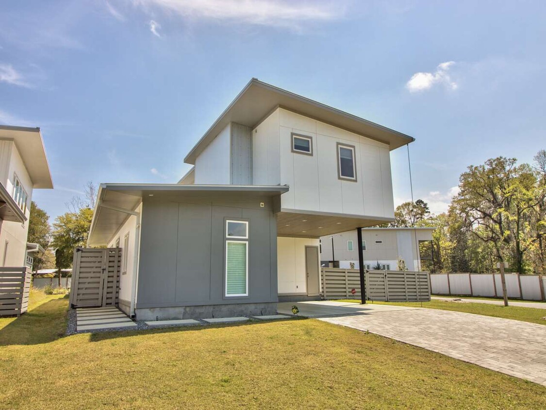 Foto principal - 2327 W Lake Hall Rd