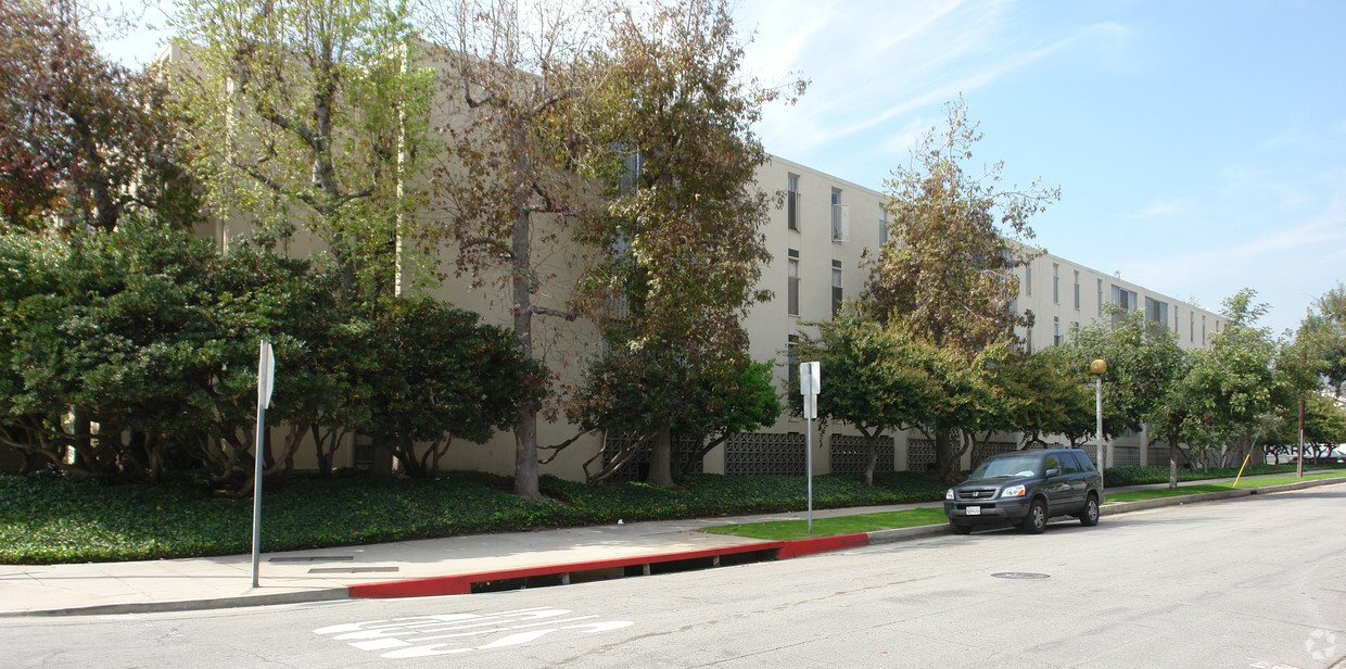 Building Photo - Del Mar Townhouse