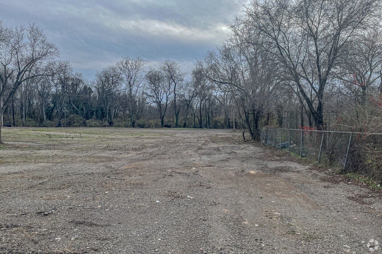 Demolished edificio - 198 Gatewood Ave