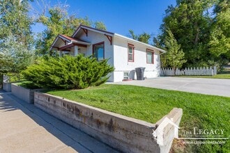 Building Photo - 1203 E 5th St