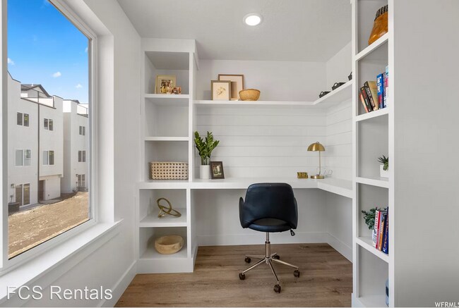 Foto del edificio - 4 br, 4 bath House - 649 East 360 South