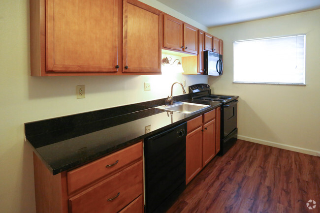 Kitchen - Cedarbrook Apartments