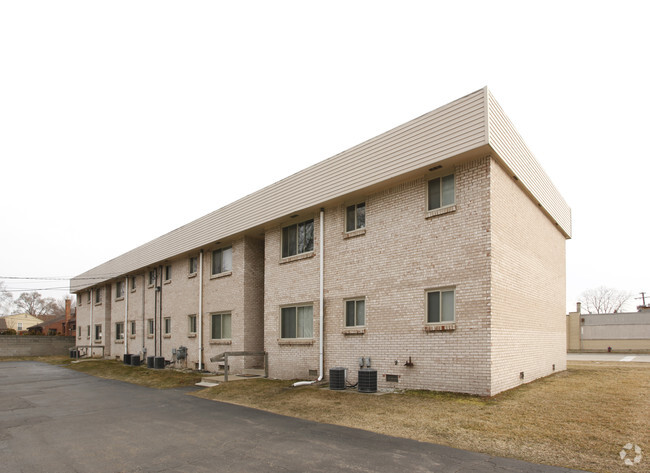 Building Photo - Main Street Apartments