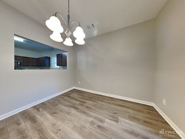 Foto del edificio - 528 Tulip Ln