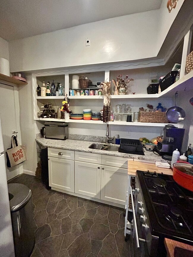 Building Photo - 1872 Commonwealth Ave