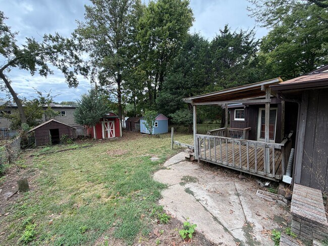 Building Photo - 9518 Marlowe Ave