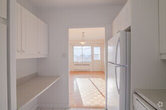 Building Photo - 3555 Chem. de la Côte-des-Neiges