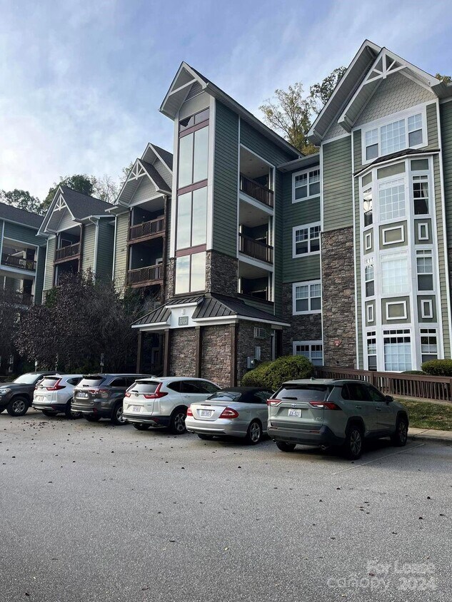 Foto principal - 2000 Olde Eastwood Village Blvd