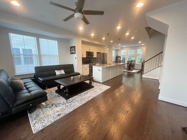 Building Photo - Amazing 3 BR/3 Full BA & 2 Half BA Townhome in Annapolis!