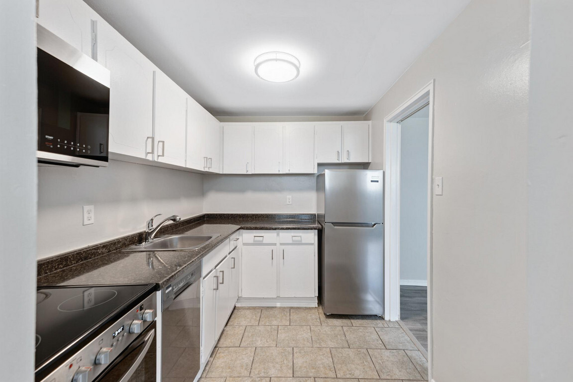 Primary Photo - Thamesview Apartments