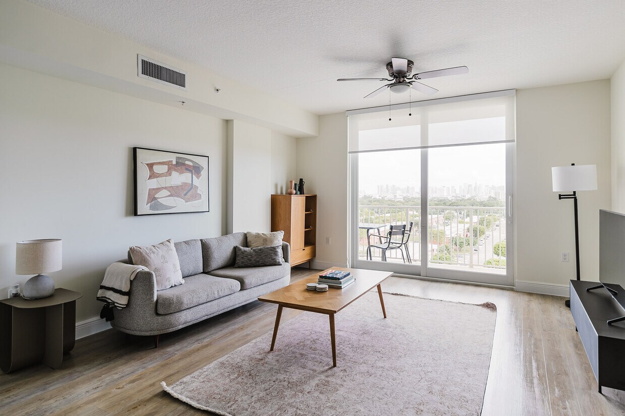 Foto principal - 987 SW 37th Ave