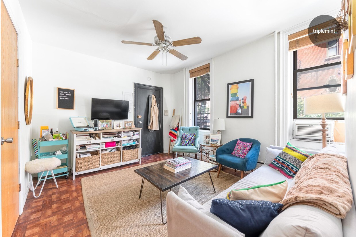 Primary Photo - 270 Bleecker Street