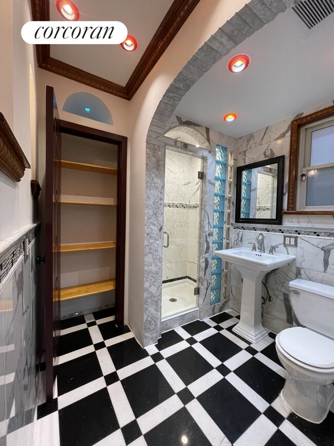 Foto del edificio - 60-43 56th St