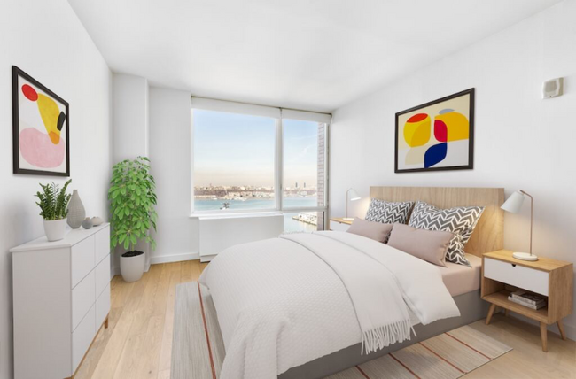 Building Photo - 560 W 45th St