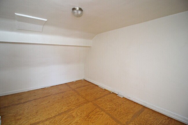 Building Photo - 6 E Preston St