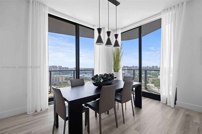 Foto del edificio - 101 Diplomat Pkwy