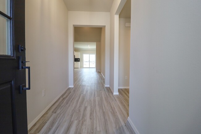 Foto del edificio - Beautiful New Construction Home! 4 Bed 3 B...