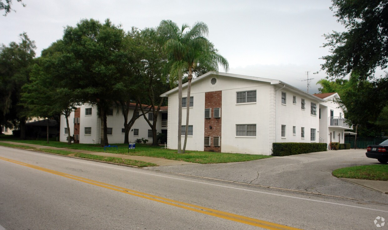 Building Photo - Camelot Apartments