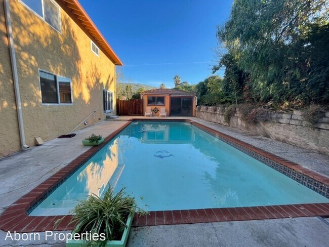 Foto del edificio - 6 br, 3 bath House - 14626 Story Rd