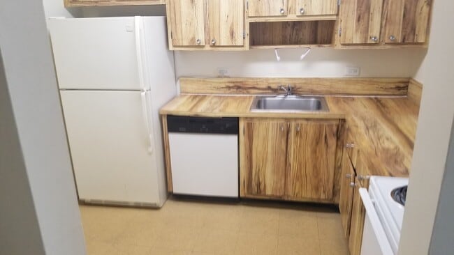 Kitchen - 10425 SW 112th Ave