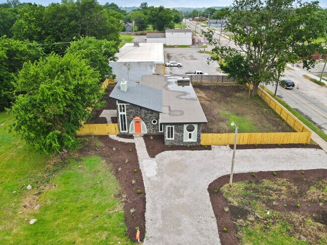 Building Photo - Stunning Tulsa Gem! 3 Bed 2 Bath