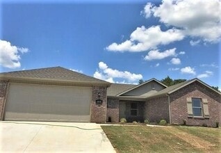 Building Photo - 105 Lion Dr N