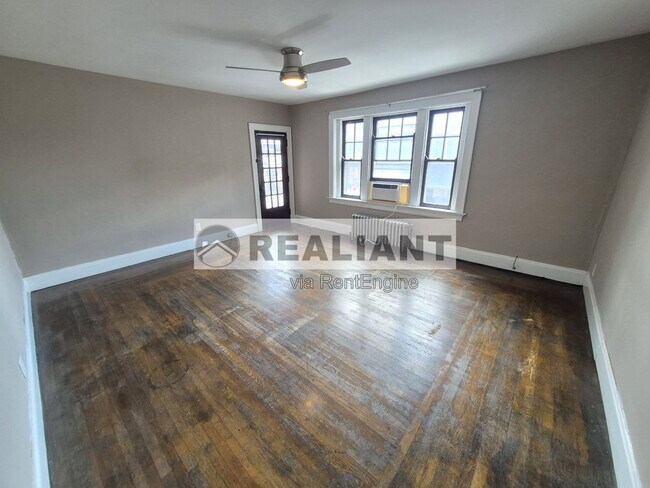 Building Photo - 357 Taylor Ave