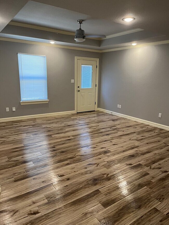 Foto del edificio - **Call Heather at 479-208-0305 to discuss ...