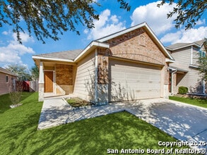 Building Photo - 9007 Oakwood Garden