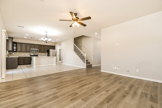 Building Photo - 1458 W Alder Rd