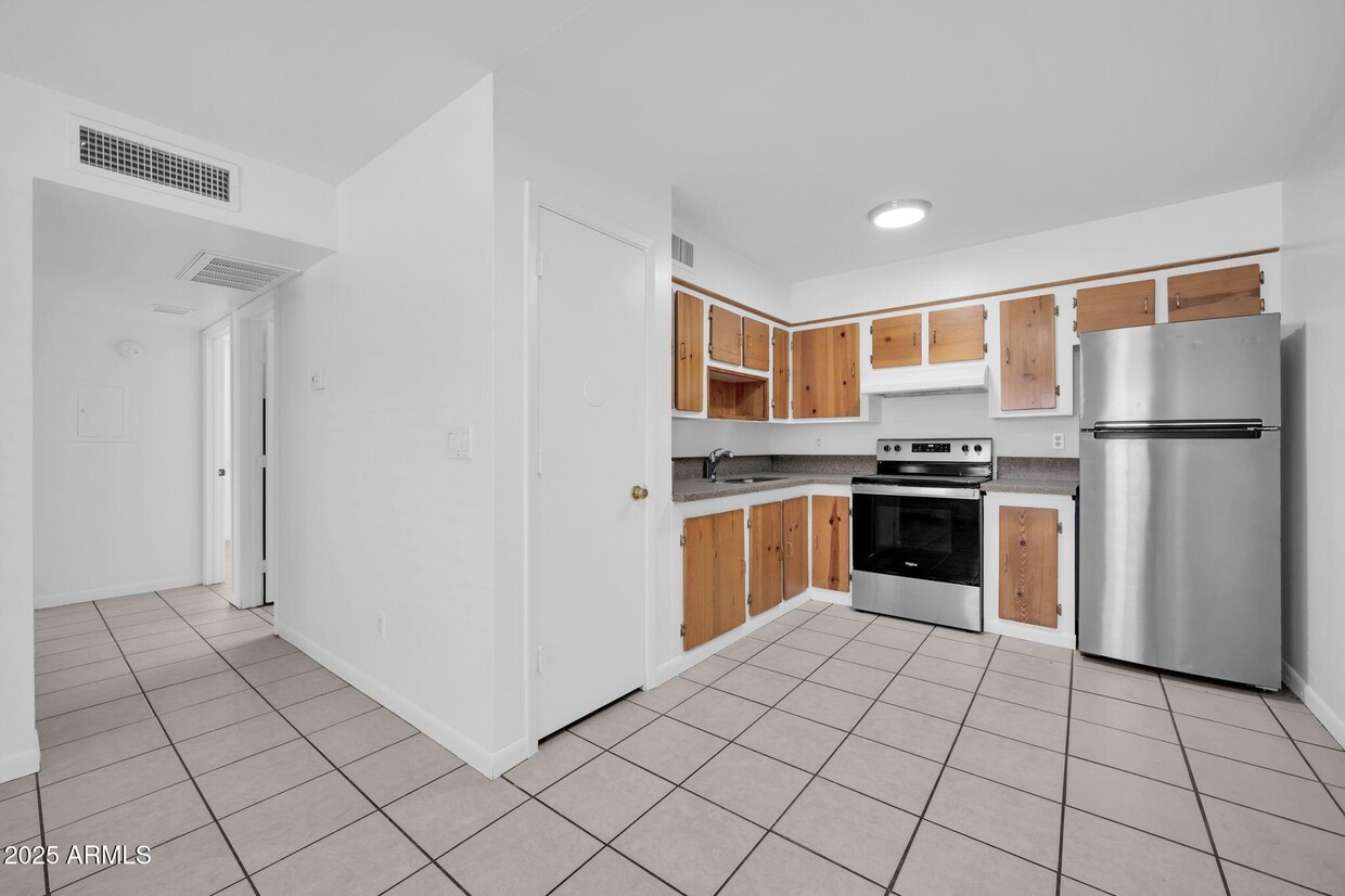 Primary Photo - 2701 E Tierra Buena Ln